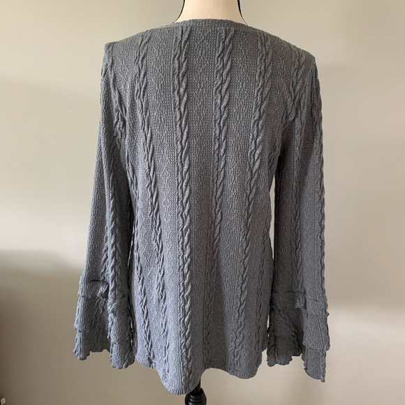 Doe & Rae | Gray Bell Sleeve Sweater Large - Picture 4 of 7